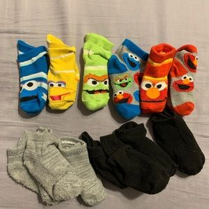Baby socks Sesame characters and grey, black. Used. 13 pairs